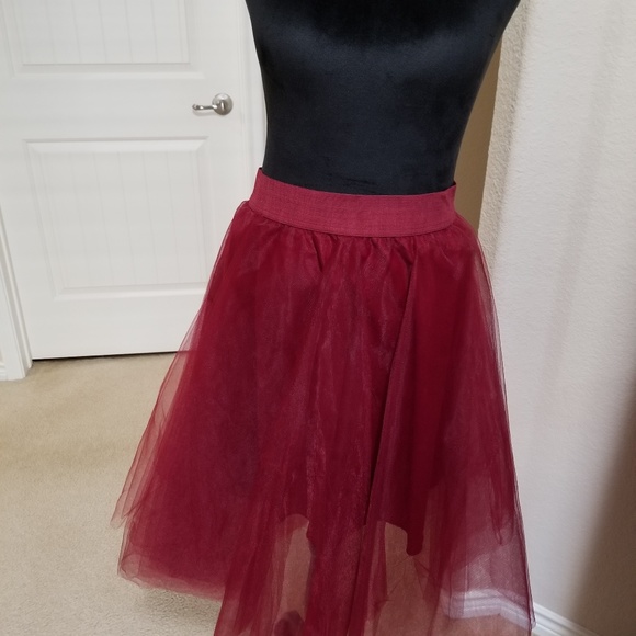 Dresses & Skirts - Burgundy organza flirty skirt